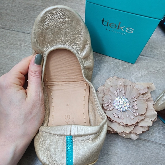 BNIB Limited Edition Champagne Tieks - Picture 3 of 6